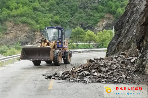 柞水公路段全力保障公路安全畅通（图） (2).jpg